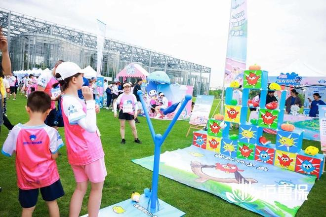 以奔跑传递城市温度，凝聚万家爱心！“沪惠保杯”健康跑在沪鸣枪开跑